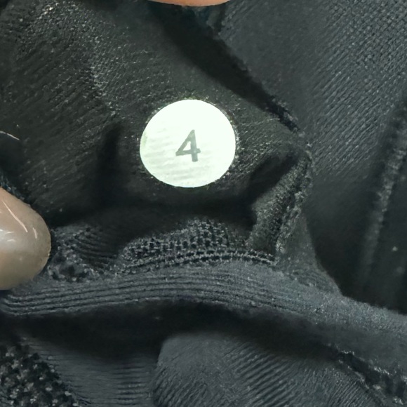 Lululemon Black Strap It Like It’s Hot Sports Bra - Size 4 - Picture 6 of 7